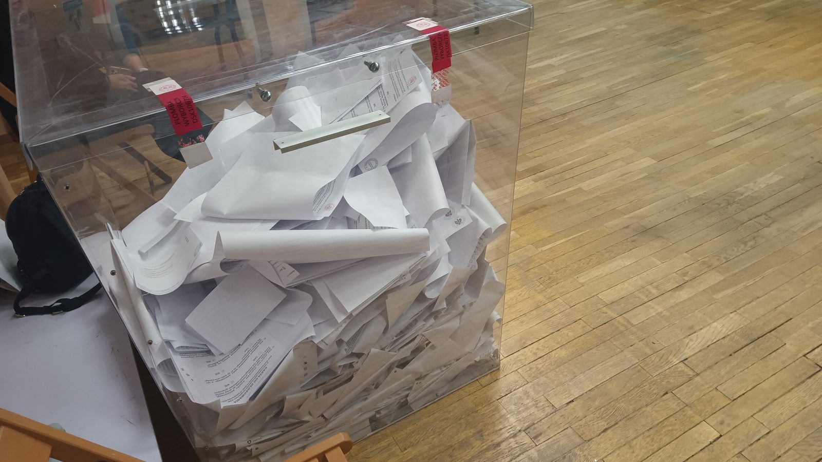 2023 Polish parliamentary election and referendum. October 2023. Ballot box in Tomaszów Mazowiecki, Sikorskiego Street 6A.jpg